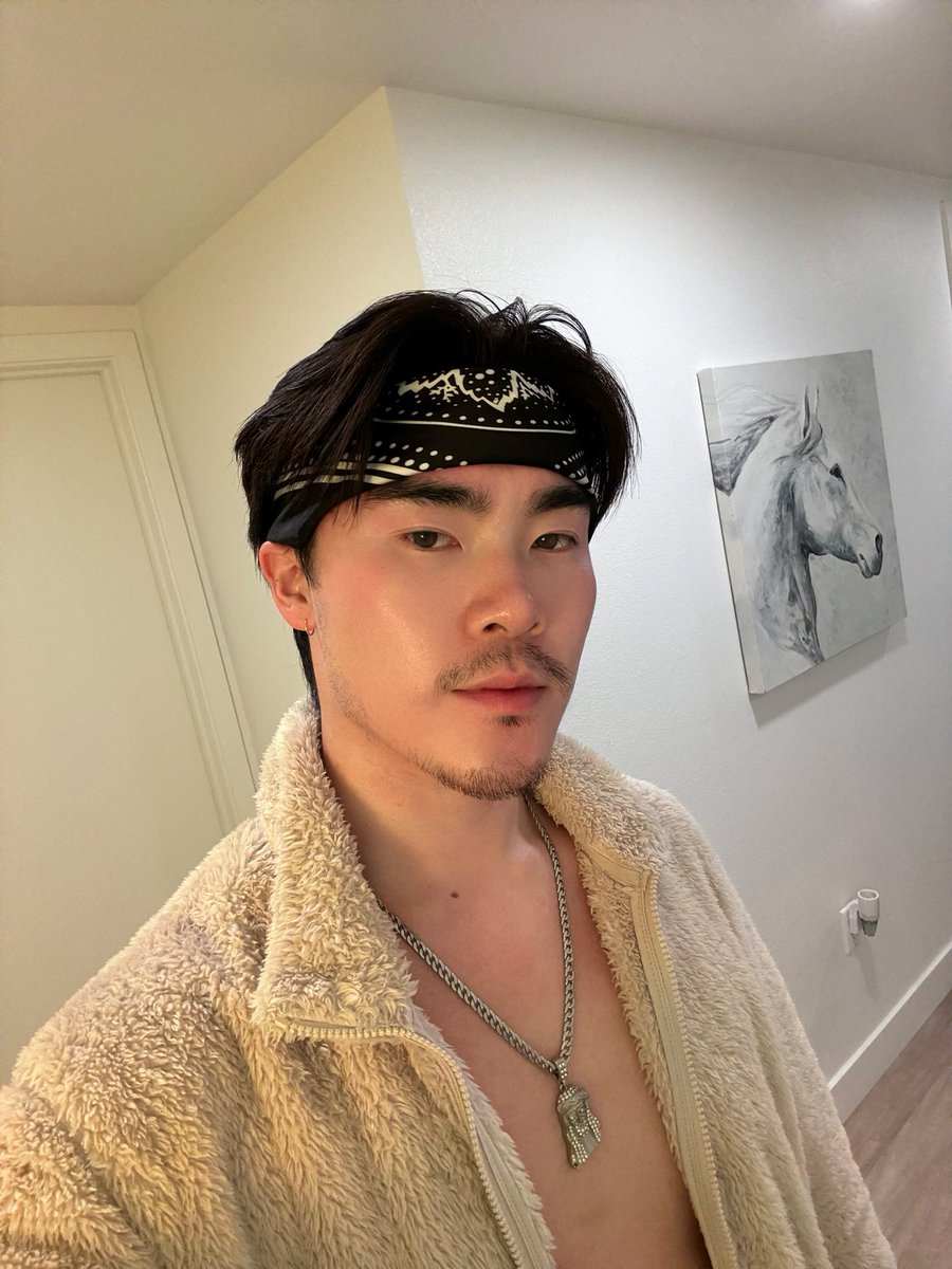 WU_AM_I's tweet photo. welcome to my mojo dojo casa house! 🐎 https://t.co/WJnGDIpZf5