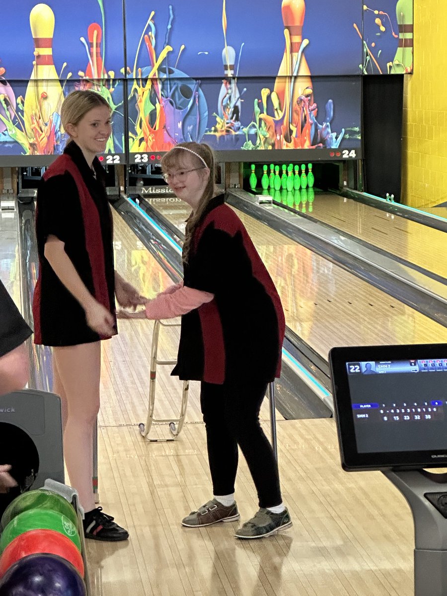 SM_NORTH_HS's tweet photo. SMN UNIFIED BOWLING TEAM HAS  SPECIAL BOND!!! #braclets ⁦@SMNorthBooster⁩ ⁦@SMNorthPTSA⁩ ⁦@SMNPepClub⁩ https://t.co/CwtcTDjUOv