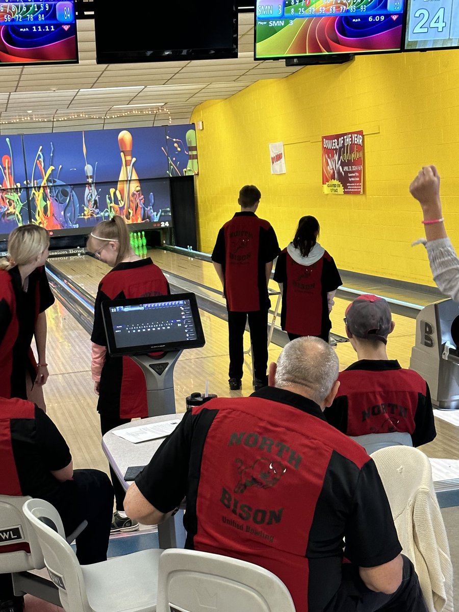 SM_NORTH_HS's tweet photo. SMN UNIFIED BOWLING TEAM HAS  SPECIAL BOND!!! #braclets ⁦@SMNorthBooster⁩ ⁦@SMNorthPTSA⁩ ⁦@SMNPepClub⁩ https://t.co/CwtcTDjUOv