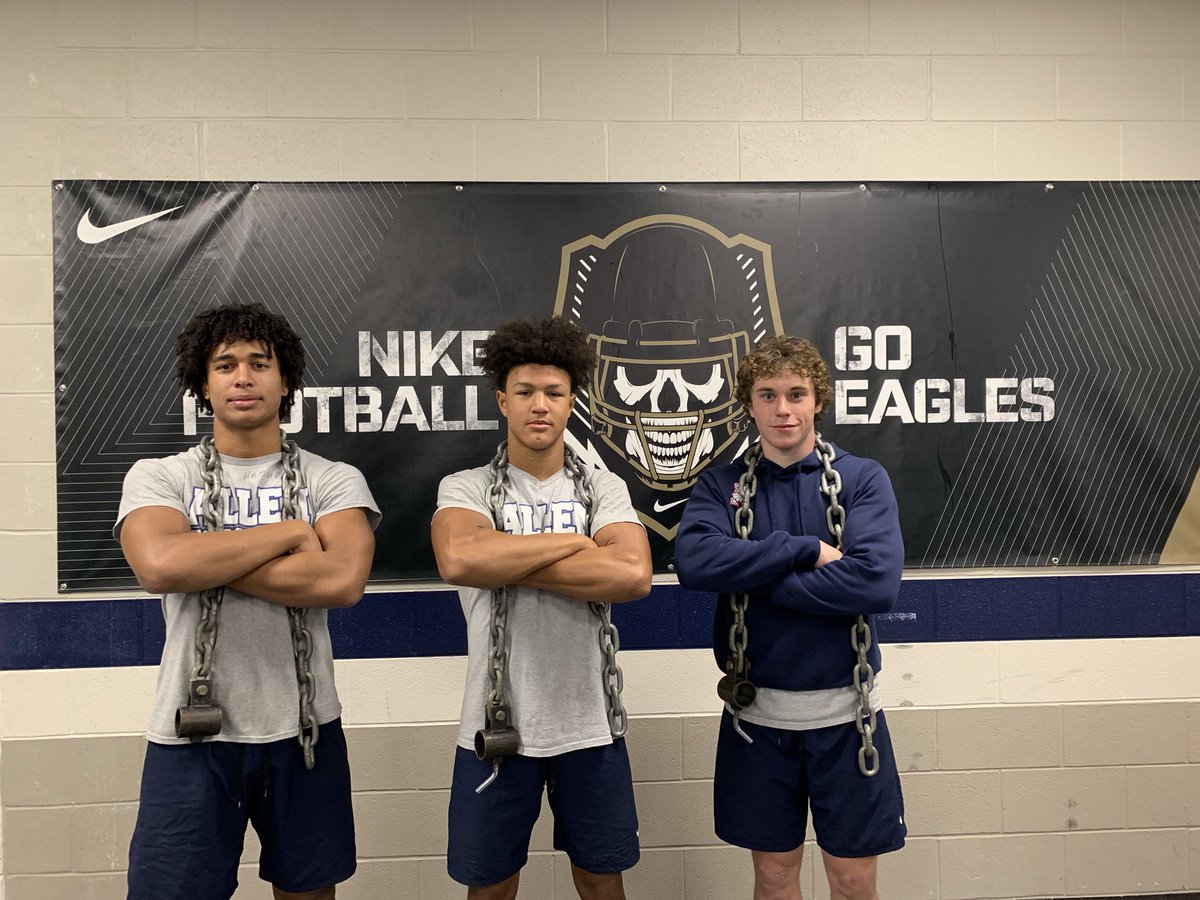 🚨LIFTERS OF THE WEEK🚨 S/o @Qhammonds13 @b_holloway_26 & @MitchellNeu9 for displaying the brand every second of every day in the weight room. Allen Tuff!! #BTB | #WeWillWin | #RecruitTheA