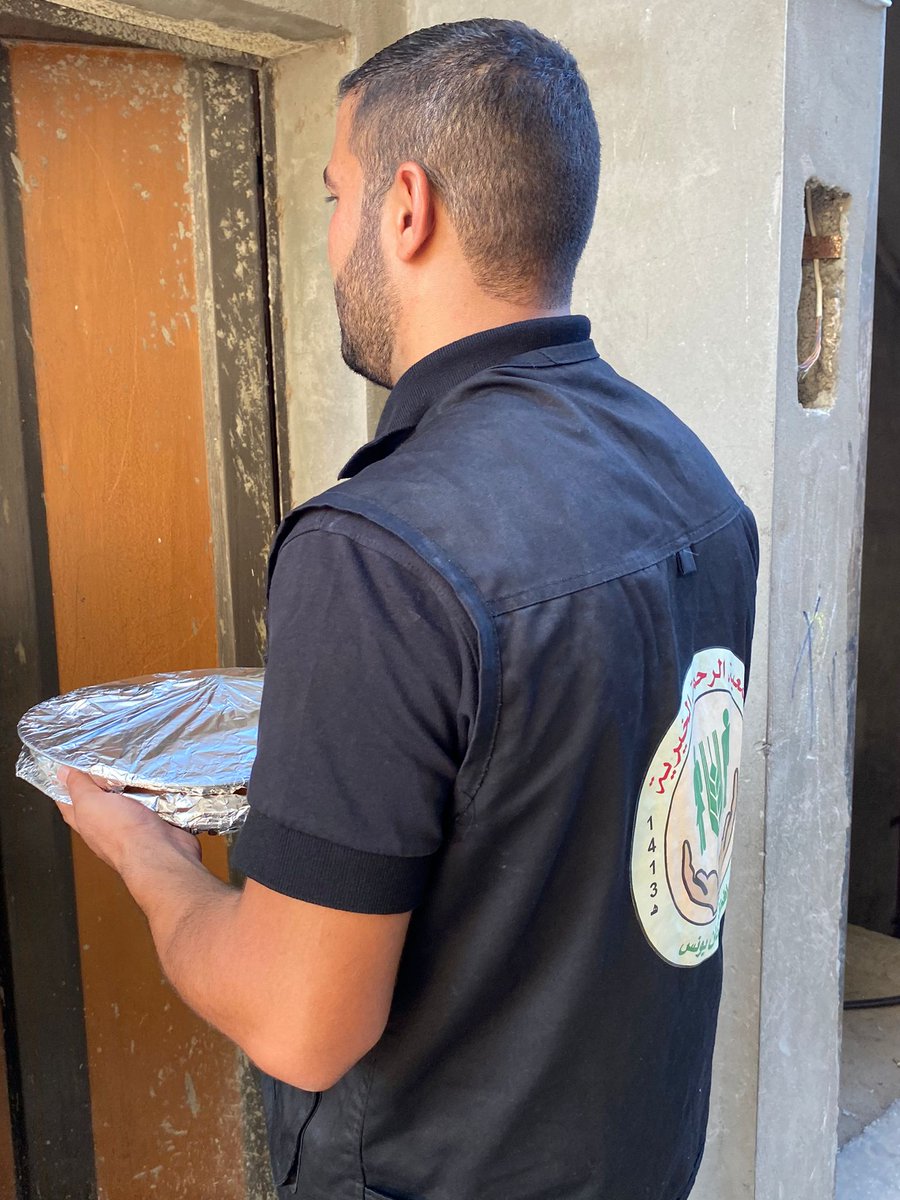 In light of the ongoing aggression against the Gaza Strip, Al-Rahma Association continues its efforts to provide the needs of displaced families affected by the aggression, as hot meals have been provided to hundreds of families. gogetfunding.com/emergency-reli…