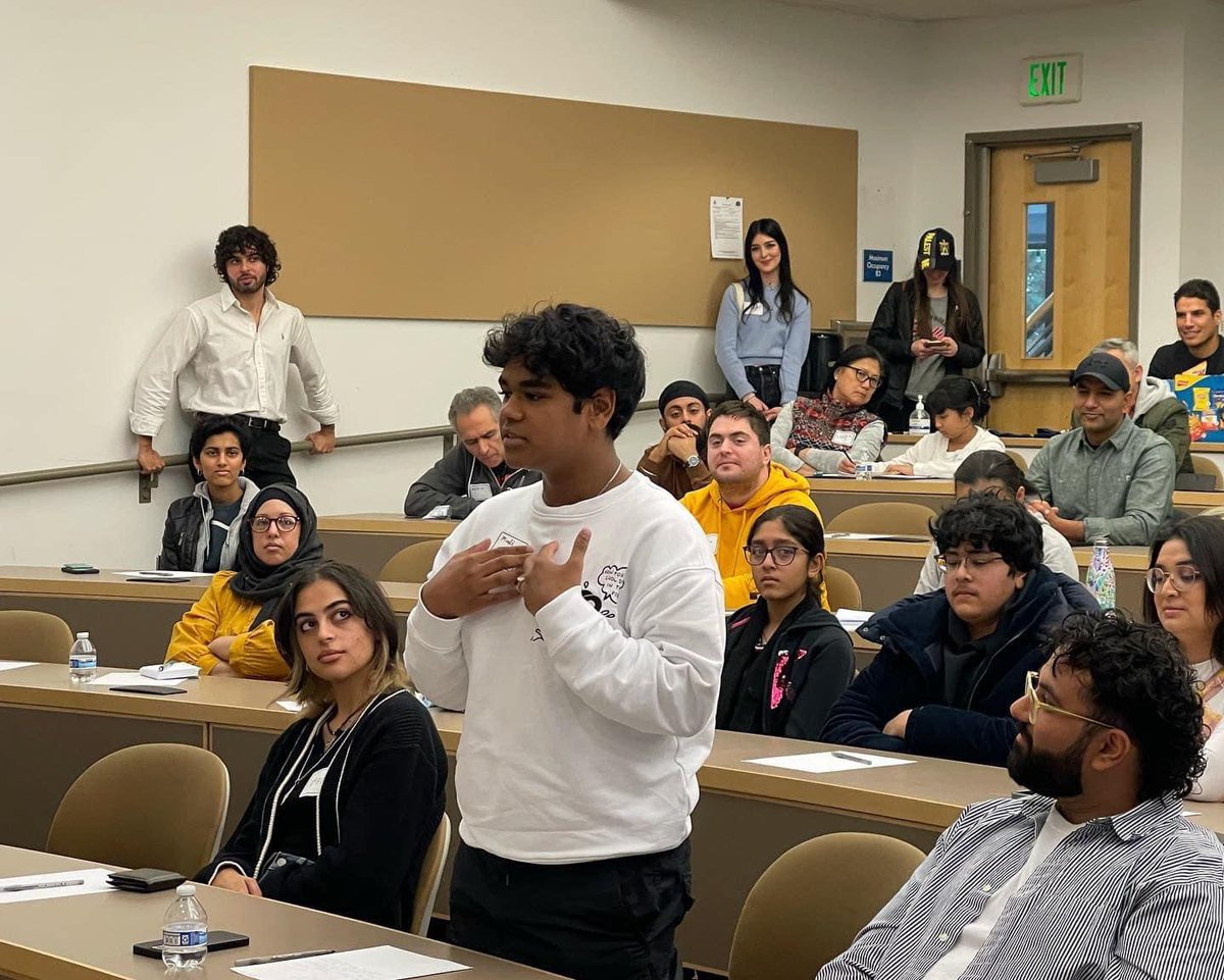 GirmayZahilay's tweet photo. Couldn’t be prouder of our Build the Bench initiative growing &amp; supporting 70 attendees, including dozens of young leaders, at the first Youth Leadership Summit! Thank you to my @buildthebenchWA team, @OsmanSalahuddin, and our East Side elected officials who organized and joined https://t.co/b5KQrVNZHj
