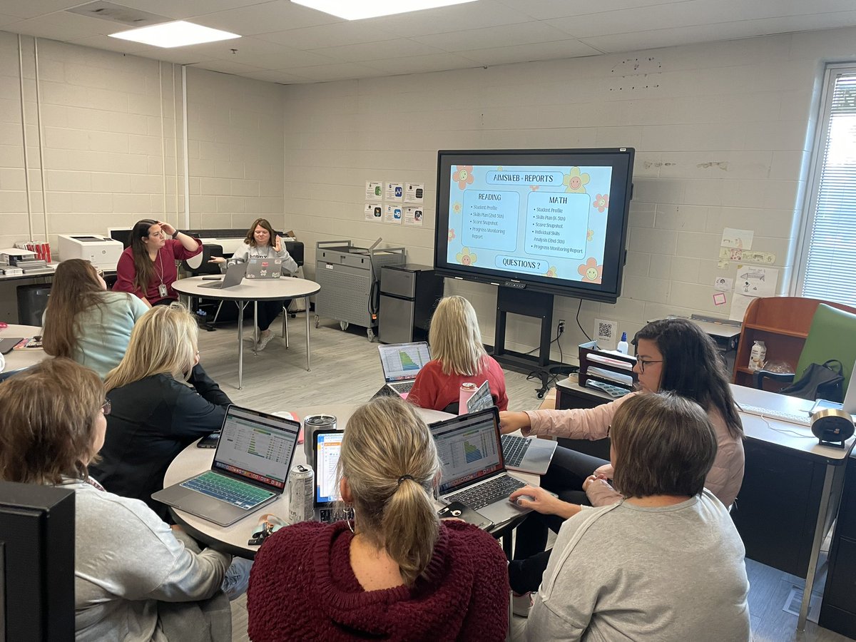 cyoungmoore76's tweet image. Thankful to these teachers that got up early the day after Halloween to attend our November PD Party at BSE! Teachers teaching each other! ❤️ @BaileyBears05 @TechtheVille 
#letstalktech