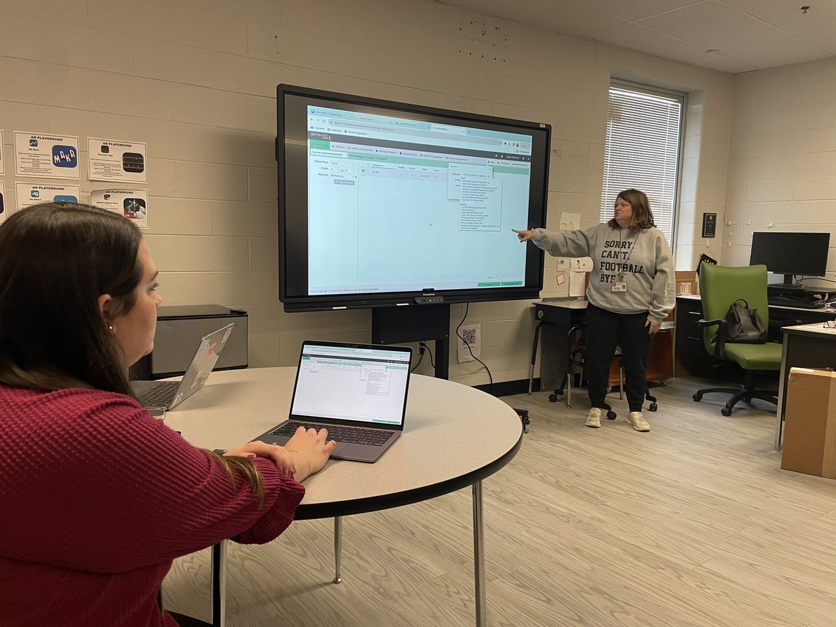 cyoungmoore76's tweet image. Thankful to these teachers that got up early the day after Halloween to attend our November PD Party at BSE! Teachers teaching each other! ❤️ @BaileyBears05 @TechtheVille 
#letstalktech