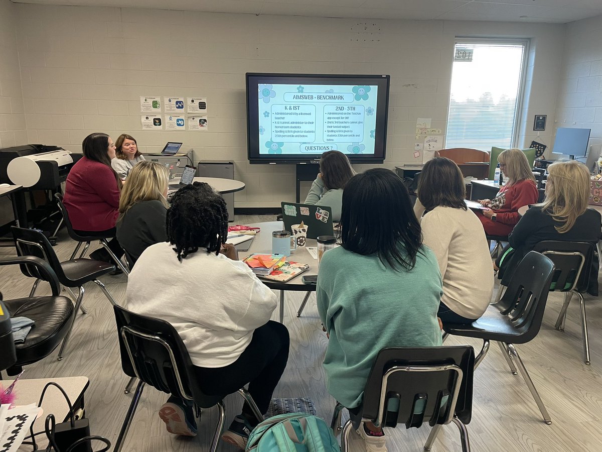 cyoungmoore76's tweet image. Thankful to these teachers that got up early the day after Halloween to attend our November PD Party at BSE! Teachers teaching each other! ❤️ @BaileyBears05 @TechtheVille 
#letstalktech