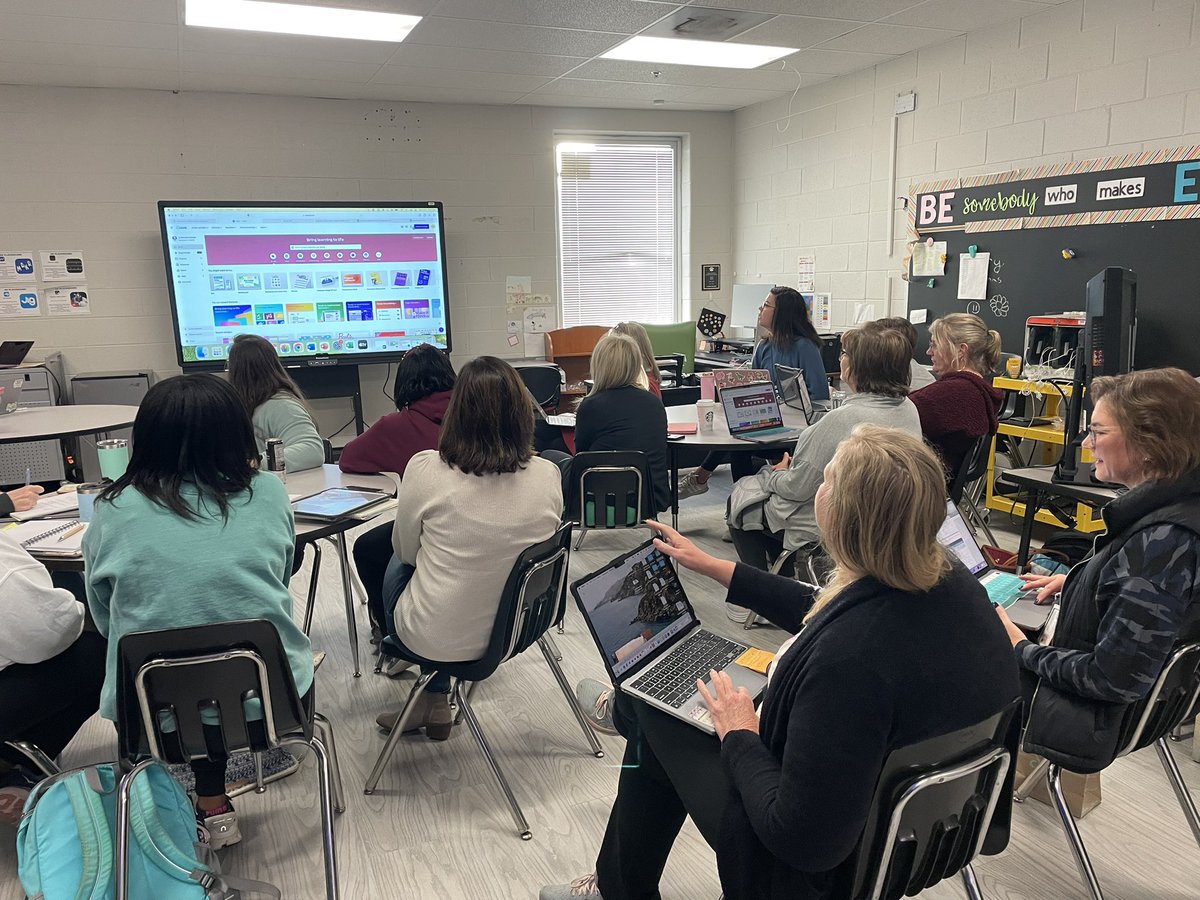 cyoungmoore76's tweet image. Thankful to these teachers that got up early the day after Halloween to attend our November PD Party at BSE! Teachers teaching each other! ❤️ @BaileyBears05 @TechtheVille 
#letstalktech