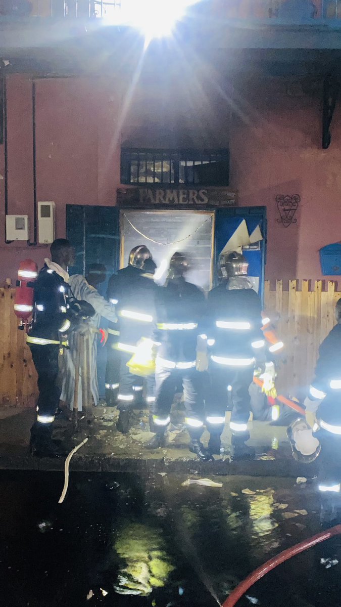 moussa_niang's tweet photo. Salam la Famille comme vous le voyez sur ces images notre farmers coffee shop est partie en fumee . 
Ne vous inquiétez pas . Ce qui nous tue pas nous rend plus fort . À bientôt la famille 🙏👍🏾🔜☺️ https://t.co/Q6UzeBmpFS