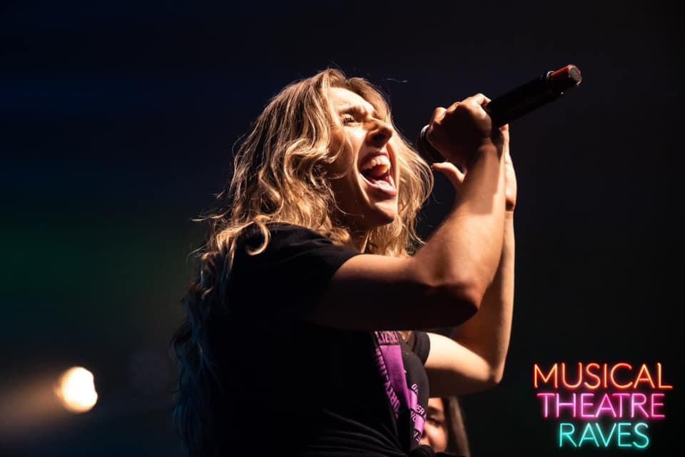 Love this shot 🌟📸🌟 I took of @LaurenDrew2 singing a song from LIZZIE the musical at the Musical Theatre 🎭 Rave on Sunday! It sounded INCREDIBLE! Definitely one to watch! 😃 @LizzieMusical @MusicalRaves #theatrephotographer #stagephotographer