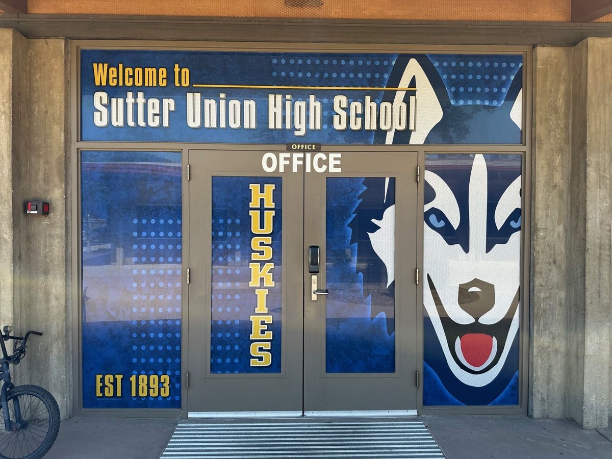 waterboy_tx's tweet photo. Home of the Huskies
#webrandbig #athletics #sports #sportsbranding #waterboygraphics #customdoors #customentrances #customwindows #windscreens #customgraphics #sutterunion #huskies https://t.co/xuv7mvfTOw