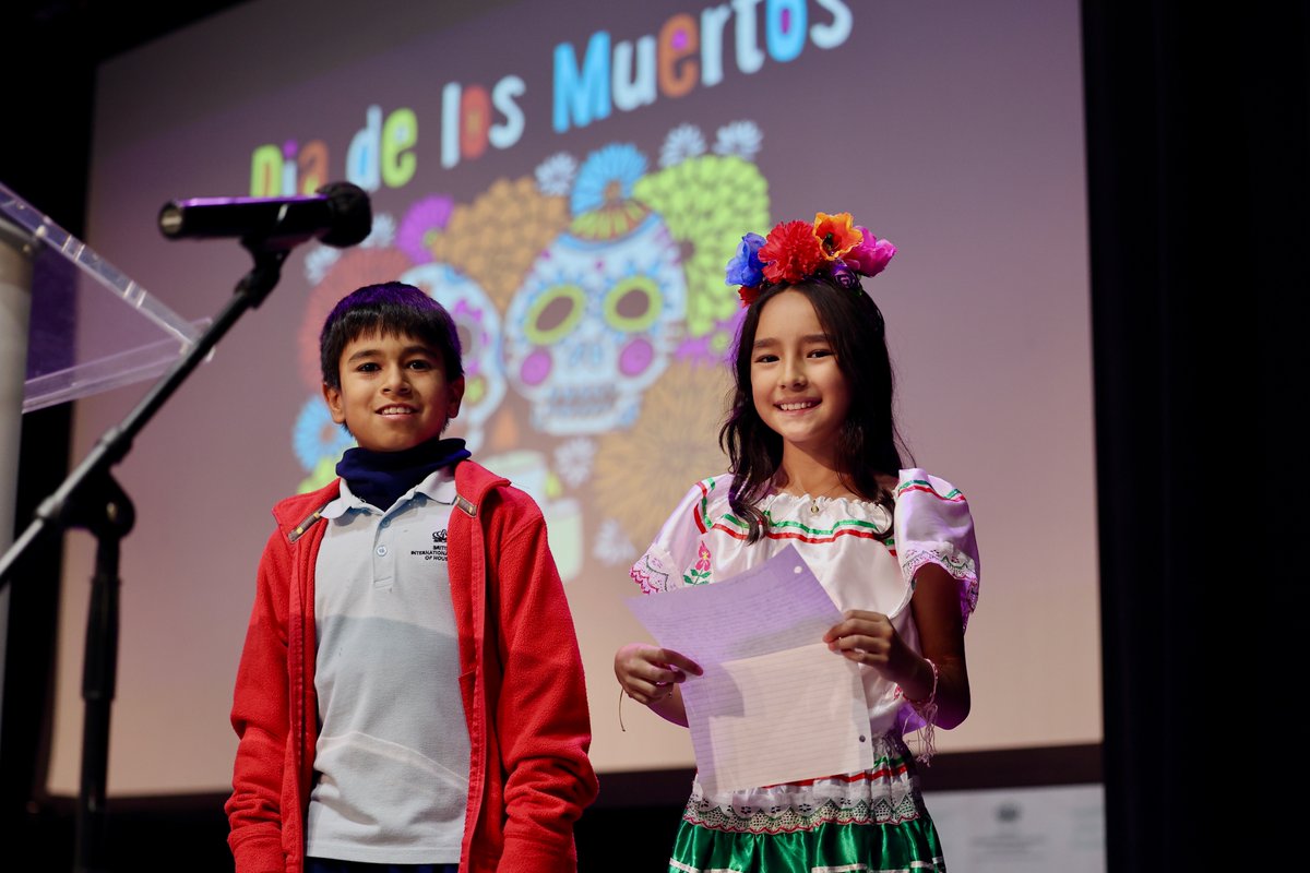 BISHouston's tweet image. Taking the lead, centre stage! Our #naeachievers are sharing the significance of Dia de los Muertos #createyourfuture #BISHouston #academicachievers #primaryassembly