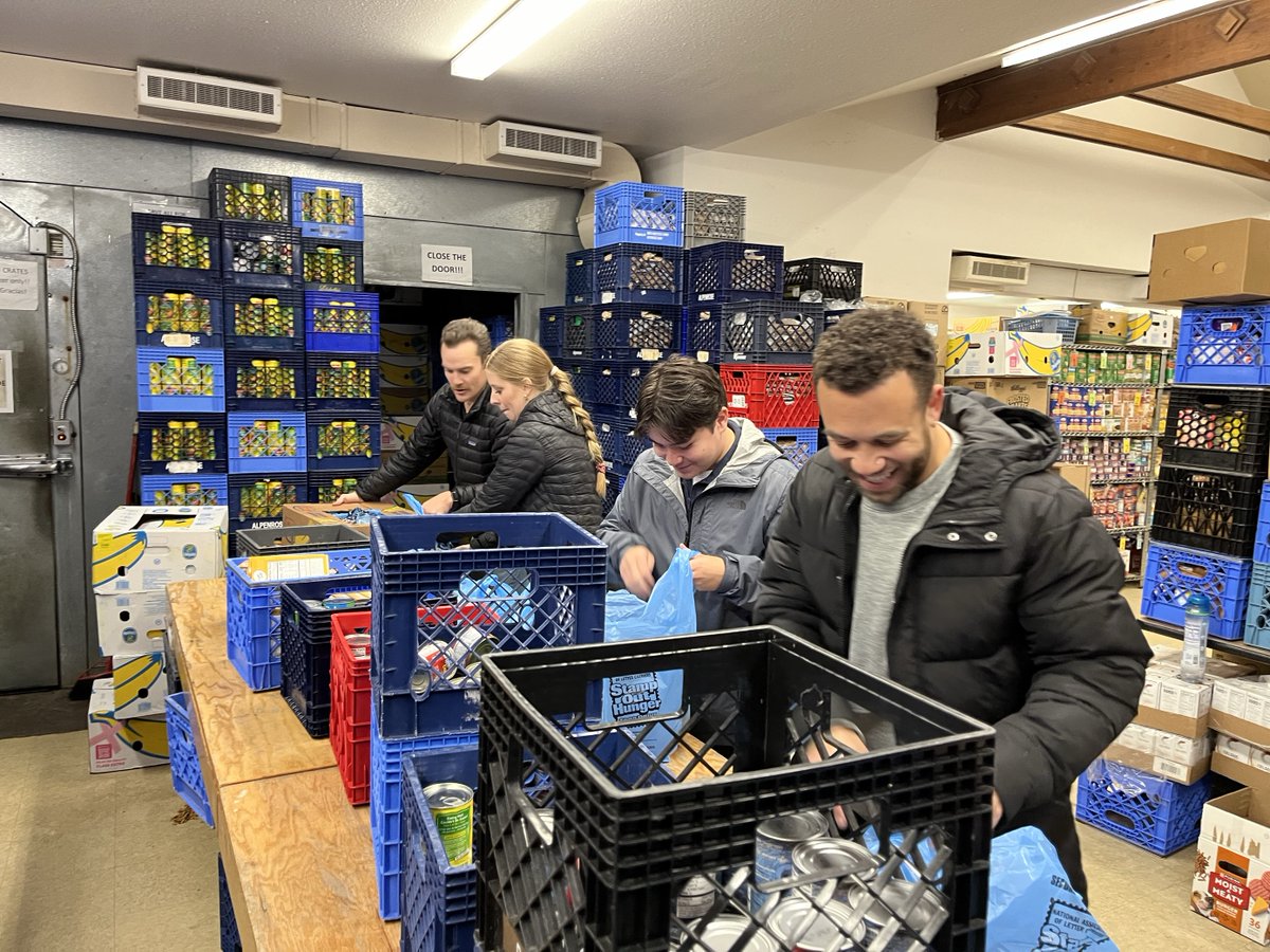 The Auburn Food Bank provides critical resources to constituents throughout #WA09. Today, my staff had the chance to volunteer there to support folks in our community in accessing the food they need.