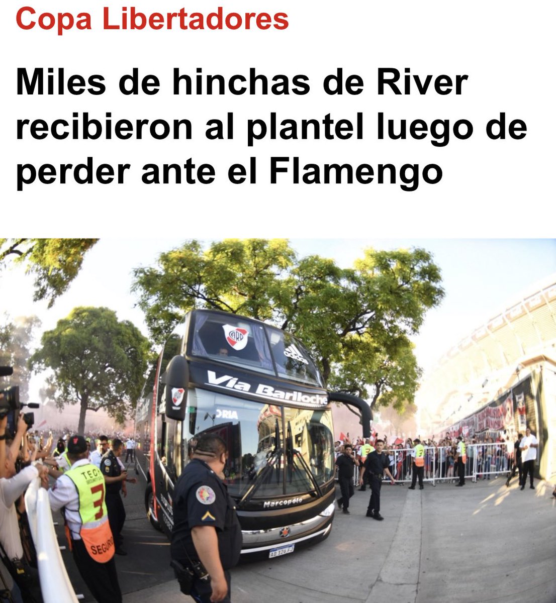 2011: le pegaron a sus jugadores, quemaron su cancha y destrozaron todo su barrio.

2019: los recibieron con aplausos después de pechear en la final con Flamengo.

Diferencias entre irse a la B de local con ventaja deportiva y perder una final de Libertadores. Saludos.