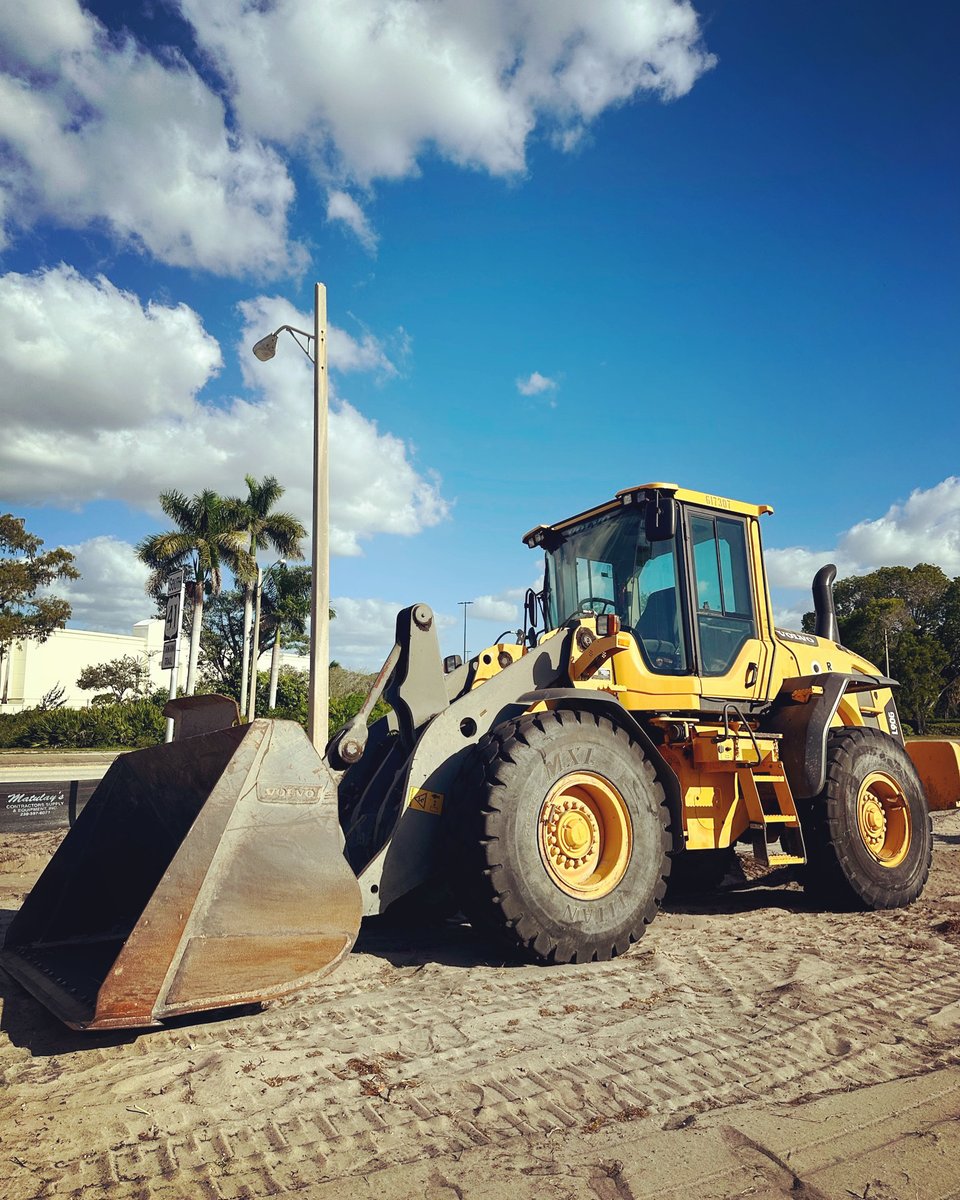 eqpme's tweet image. 🌟 At Eqpme, we’re passionate about supporting local rental houses &amp;amp; customers with our on-site expertise. 

Say goodbye to equipment hiccups &amp;amp; hello to smooth operations! 🚀 Ensuring everything runs seamlessly for your rentals. 🛠️


#volvo #eqpme #construction #equipment #rent