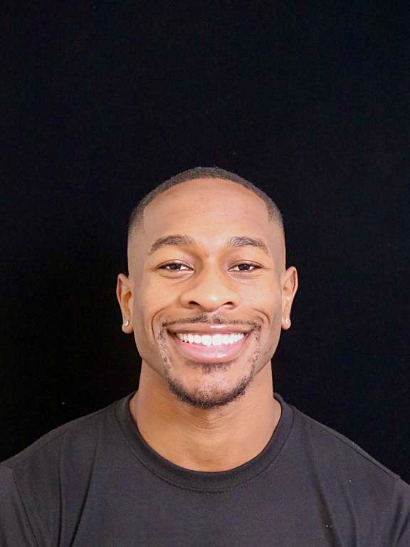 qtwjr_'s tweet photo. New headshot #techbae https://t.co/O3MAT2x92y
