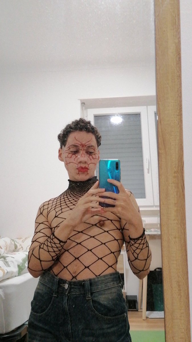 louismfer's tweet photo. halloweeeeeen looks https://t.co/FwCVpr6ewE