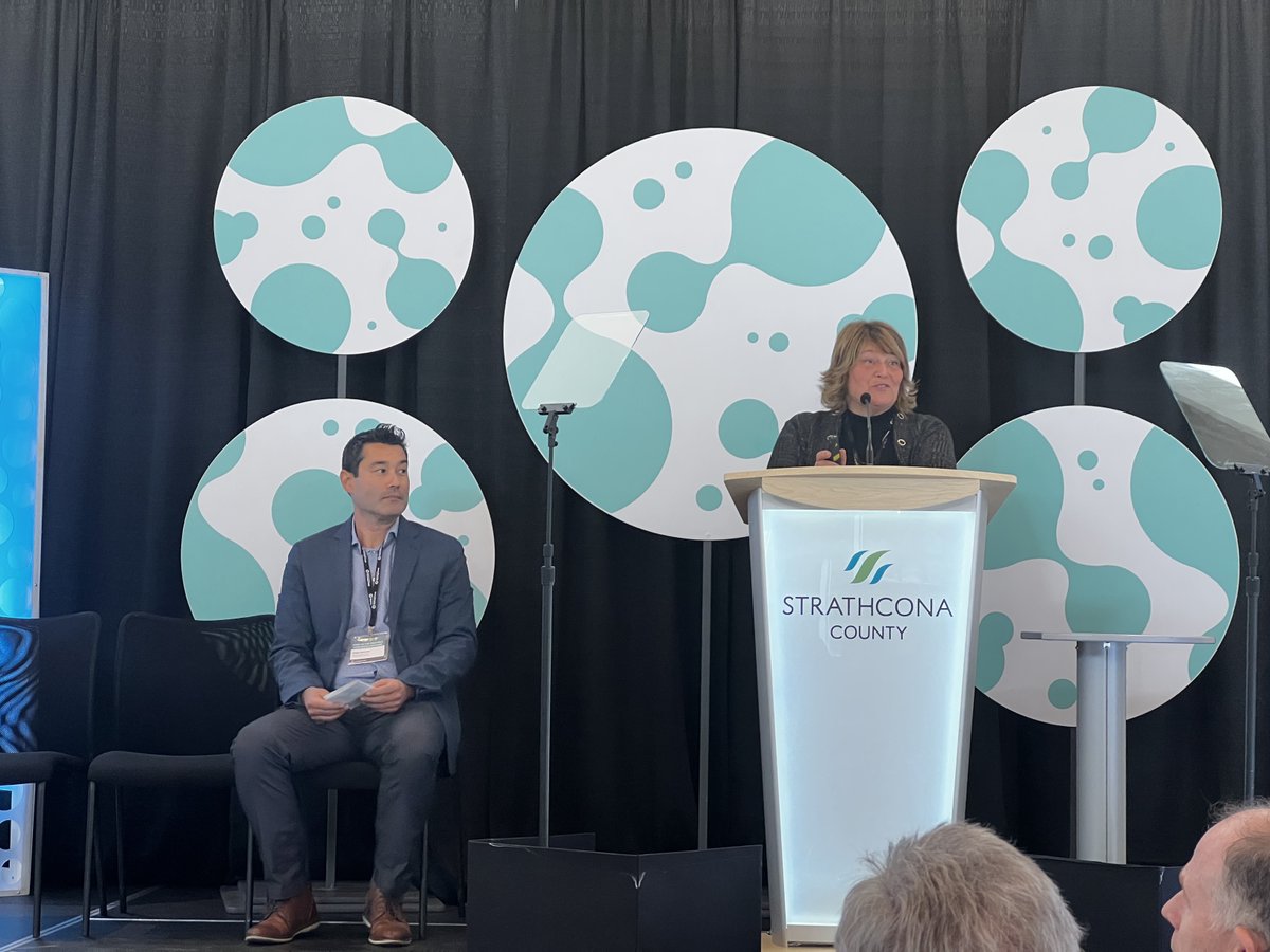 AMTA_ca's tweet photo. Last week, we were thrilled to attend the @ERHydrogenHUB ’s State of the Province Hydrogen Luncheon. And what a great event it was!

Our very own Terri Johnson spoke on AMTA’s work in the hydrogen space and our collaboration with our incredible project partners, including @Suncor and HTEC, who were one of the stops on the Hydrogen Bus Tour to announce the opening of the Hydrogen fueling station in Edmonton and soon to be Calgary. Our friends and project partners, the @CityofEdmonton  and @StrathcoCounty, were also in attendance to announce the launch of their two hydrogen buses into service.
Thank you to the #ERHydrogenHUB. This event was an amazing opportunity to come together and celebrate Alberta’s hydrogen economy and the exciting future for hydrogen innovation in our province.

Learn more about AMTA's initiatives on our website: https://t.co/XUOb5n6w4v

#H2Luncheon #HydrogenInAlberta #AlbertaMotorTransportAssociation