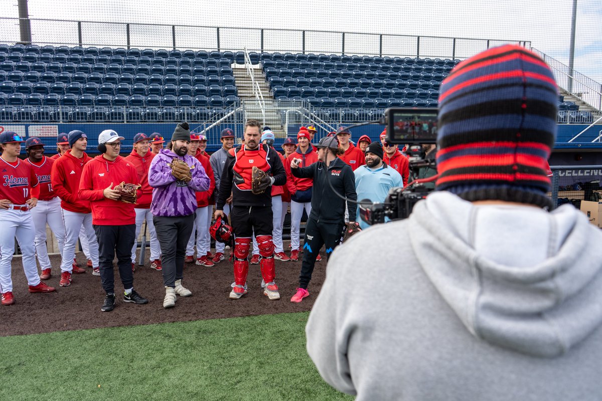 Had a few special guests at Curtis Granderson Stadium today 👀

#ChicagosCollegeTeam