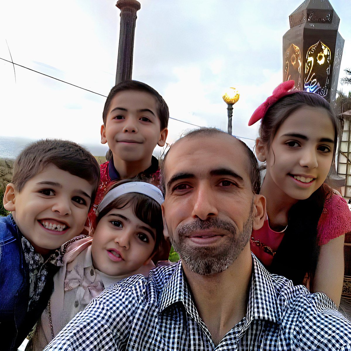 WaheidiSaad's tweet photo. أمس قصفت "إسرائيل" مستشفى الصداقة التركي الفلسطيني الوحيد في #غزة المخصص لعلاج مرضى السرطان. 
واليوم اغتالت الصديق المهندس أحمد بدوي "أبو مهند" - مدير مشروع إنشاء المستشفى قبل سنوات - ومعه أبنائه ريم وأنس وشقيقه علاء ونجله يحيى.
"إسرائيل تبيد ذاكرتنا من بشر وأماكن وذكريات حرفيًا. https://t.co/6O9LFetJuE