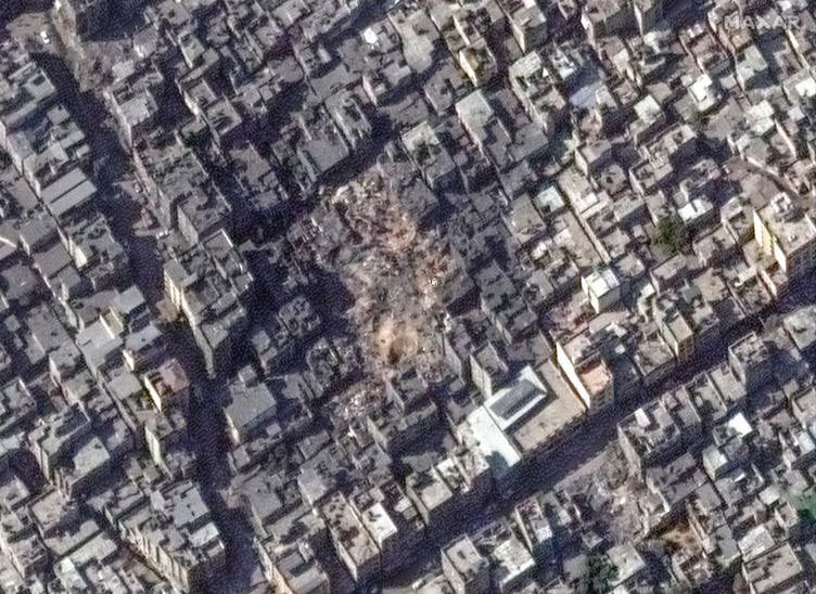 SamidounIR's tweet photo. قبل و بعد از نابودی #جباليا توسط رژیم اشغالگر اسرائیل. https://t.co/yktERbib2T