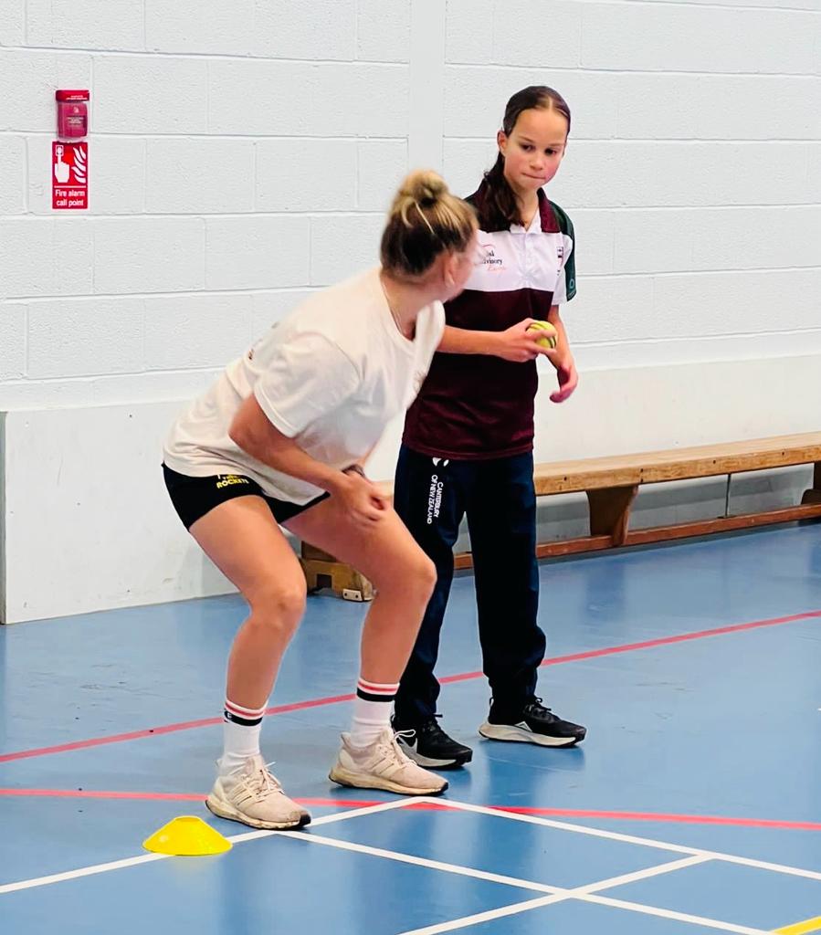 OBWCC's tweet image. Our Blazers had a great session last night thanks to @NatWraith of @SomersetCCC, Western Storm and Trent Rockets with a keeping masterclass and teaching the girls the scoop shot! Thanks so much Nat for giving up your time to inspire our girls @SCCCWomenGirls @SomCricketFDN