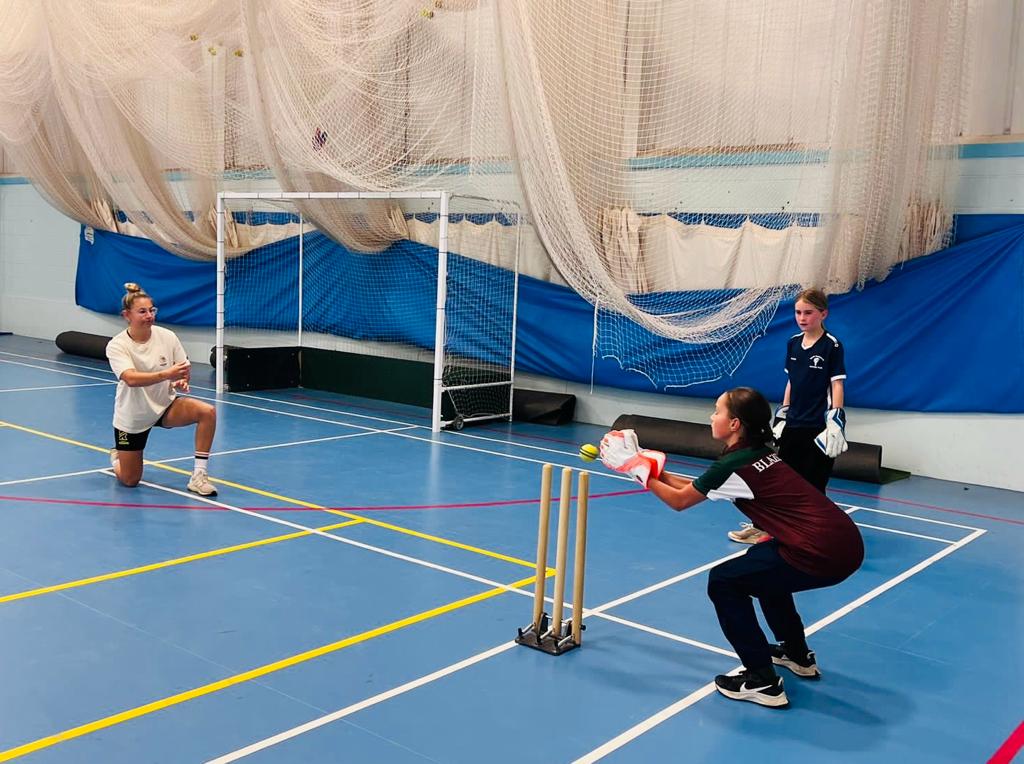 OBWCC's tweet image. Our Blazers had a great session last night thanks to @NatWraith of @SomersetCCC, Western Storm and Trent Rockets with a keeping masterclass and teaching the girls the scoop shot! Thanks so much Nat for giving up your time to inspire our girls @SCCCWomenGirls @SomCricketFDN