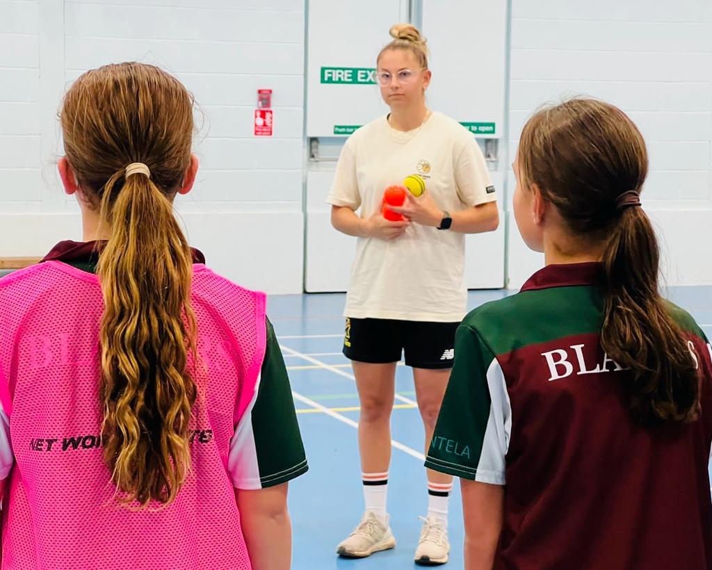 OBWCC's tweet image. Our Blazers had a great session last night thanks to @NatWraith of @SomersetCCC, Western Storm and Trent Rockets with a keeping masterclass and teaching the girls the scoop shot! Thanks so much Nat for giving up your time to inspire our girls @SCCCWomenGirls @SomCricketFDN