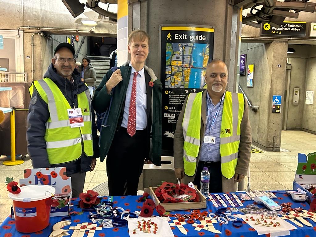 I bought my poppy today from the hard-working volunteers from Ahmadiyya Muslim Association, Newham Branch, at their regular pitch in Westminster tube station @PoppyLegion