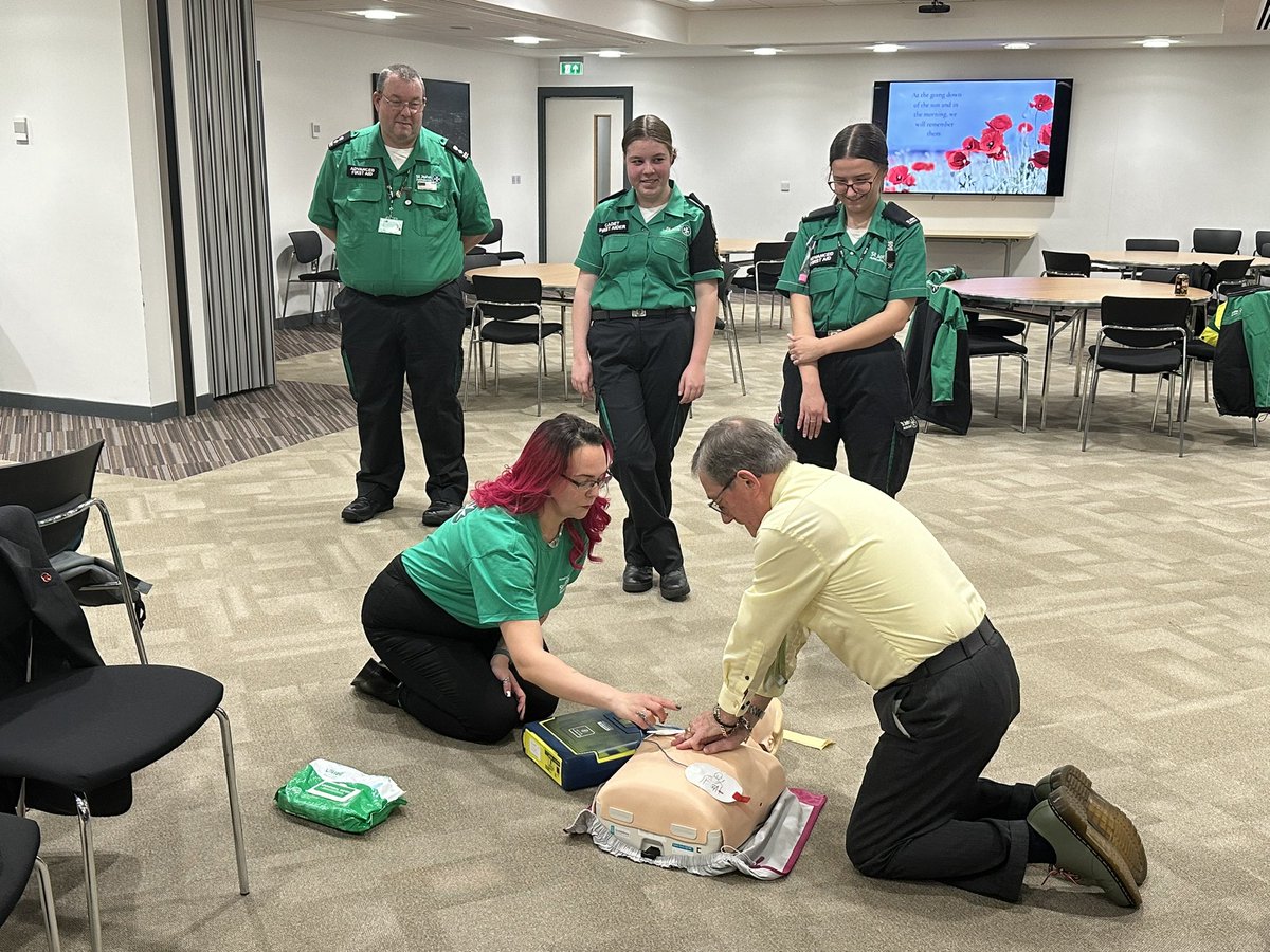 PaulJBtW's tweet image. Thank you to @WolvesMayor for hosting @sjawolves this evening for the end of ‘restart a heart month ‘ it was great to see @Jane_Stevenson_ @CllrSimonB Cllr Wendy / Ellis supporting this learning of this  essential skill