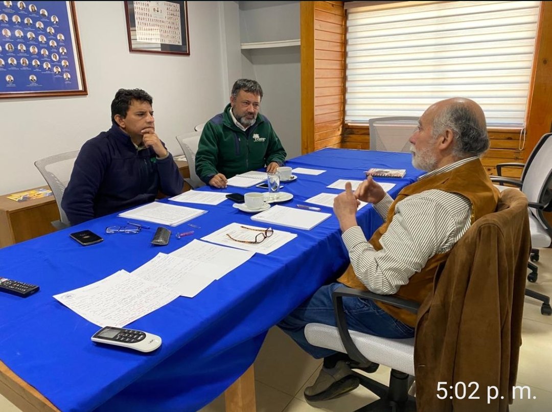 PSitrem's tweet photo. Sindicato de Trabajadores de CONAF-SITREM, en visita al Sen. Ivan Flores en su oficina de Valdivia, las decisiones políticas entre más o menos estado no puede significar la creación de servicios precarios como SERNAFOR eliminando funciones que hoy ejecuta CONAF.@ifloressenador https://t.co/HJKRLPJfu3