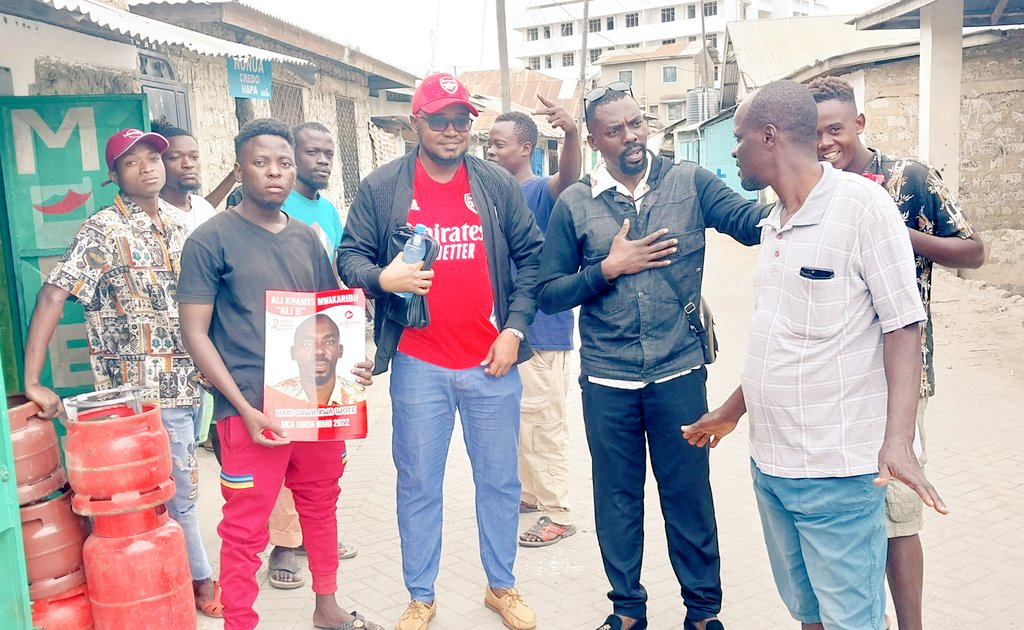 iamathumani's tweet photo. I have great sadness received new of my friends death, Ali Hamisi Mwakaribu aka Ally B; He will always be remembered to us a humble, down to earth and accomodative  brother, to people of kisauni as a leader contributing championing for peace &amp; to kenyans as a great entertainer https://t.co/yBdSOVYwmz