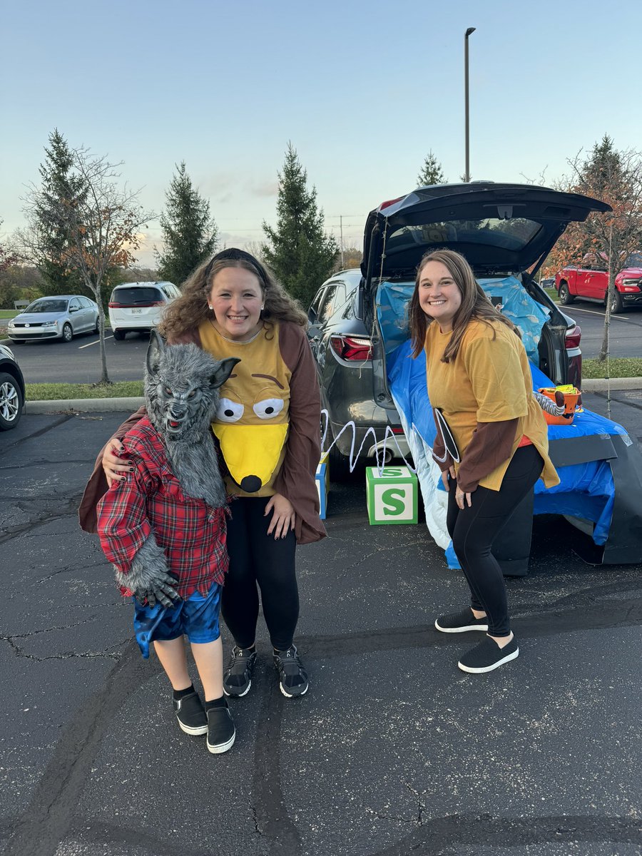 BeAoKInKinder's tweet photo. Trunk or Treat and Halloween fun with @southardK_BW!! @Brookwood_HCSD 
#ChadAndGlaabOnTheMove #BigBlueOnTheMove #BeBrookwood #1stPlace https://t.co/UIsYr9gSUb