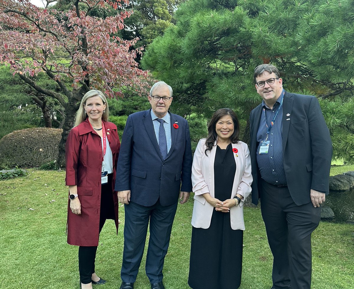 Lawrence MacAulay tweet media