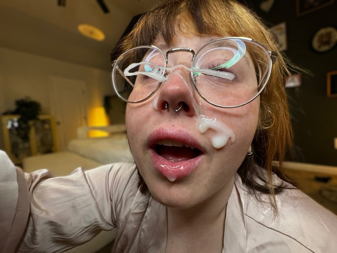 Guess this costume! https://t.co/t4GDYxbGj2