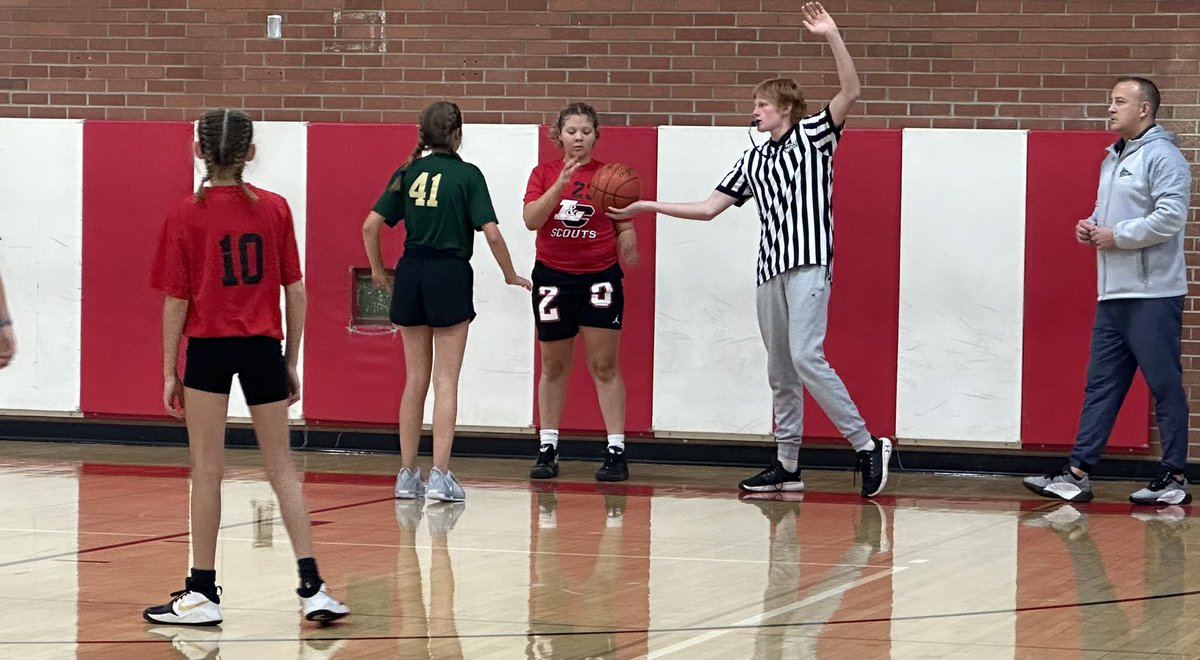 MHSA_MT's tweet photo. Junior Ref Clinic that was held in Billings for grades 9-12. Participants learned the basic fundamentals of officiating.

High school students interested in officiating for the MOA, call Amy at 406-442-6010 for more information on becoming an Associate member. 

#MHSA #MHSAsports https://t.co/IZeDcCeg5n
