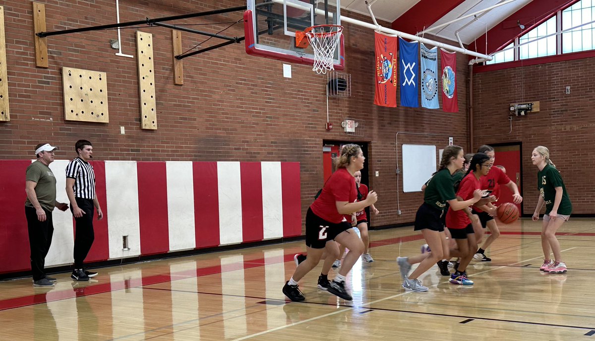 MHSA_MT's tweet photo. Junior Ref Clinic that was held in Billings for grades 9-12. Participants learned the basic fundamentals of officiating.

High school students interested in officiating for the MOA, call Amy at 406-442-6010 for more information on becoming an Associate member. 

#MHSA #MHSAsports https://t.co/IZeDcCeg5n