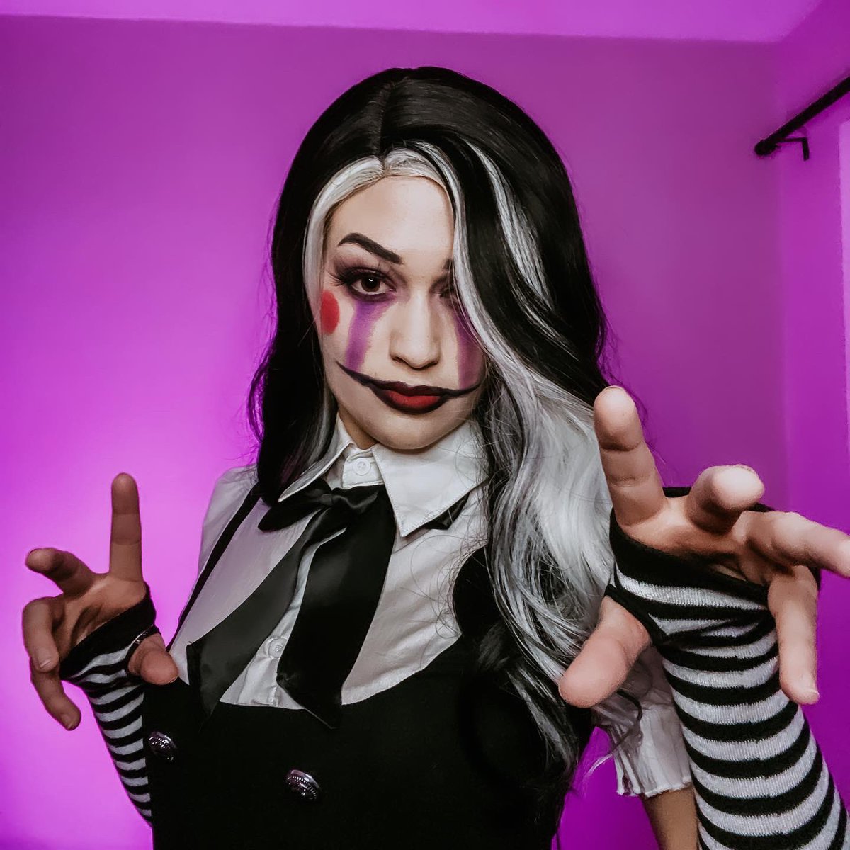 willowvvitch's tweet photo. my daughter… if you can hear me, I knew you would return as well. It is in your nature to protect the innocent 🖤

My marionette cosplay for the FNAF movie opening night! Sorry, I keep forgetting that I need to post things on Twitter too lol https://t.co/0LjYLaOTbX