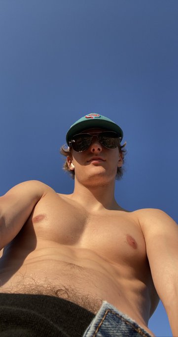 Wanna fool around outside? https://t.co/1ZoeEnEIKH