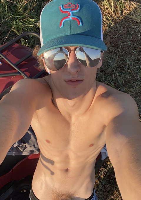 Wanna fool around outside? https://t.co/1ZoeEnEIKH