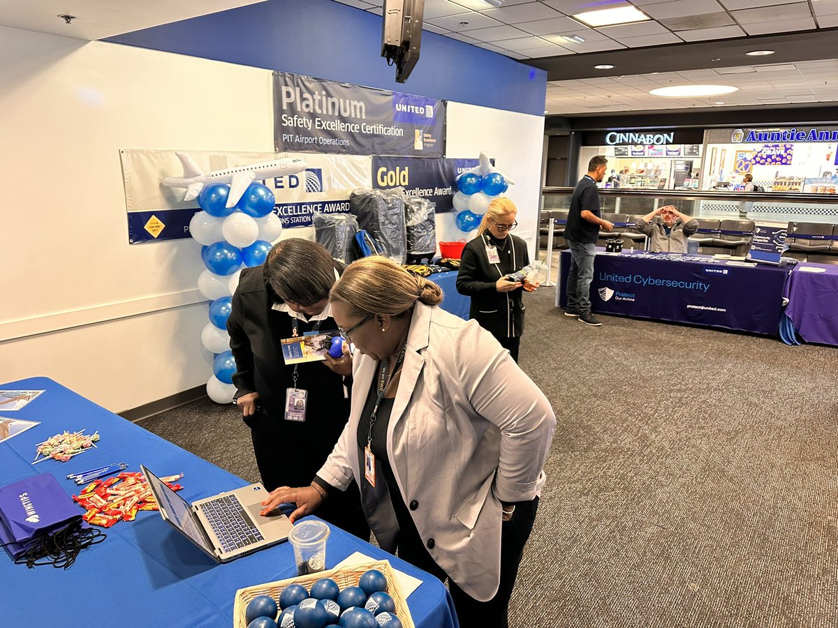 kurtifly's tweet photo. Supporting Safety at the United  PIT Safety Fair @AOSafetyUAL @PITairport #united #therearenosmallrolesinsafety https://t.co/dcVDFCVuFJ