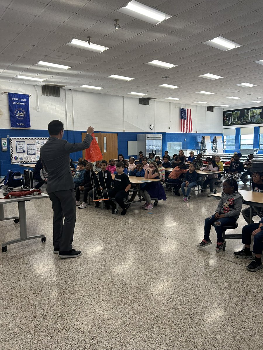 Thank you @MHendersonWTKR for sharing your weather knowledge with our 2nd graders 🌧️ ⚡️ 🌪️ @PointOViewES @krsimp22 @NicStanleyPOV @ms_norell