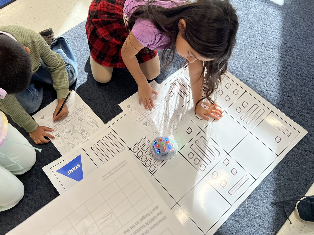 Anderson_Stars's tweet photo. We loved using the Beebots to review Place value! @Discovery_elem https://t.co/4NUtq0X49y