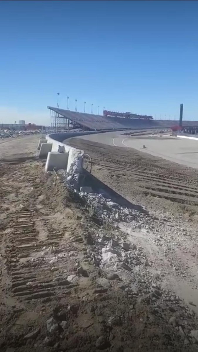 Alan Bailey tweet media