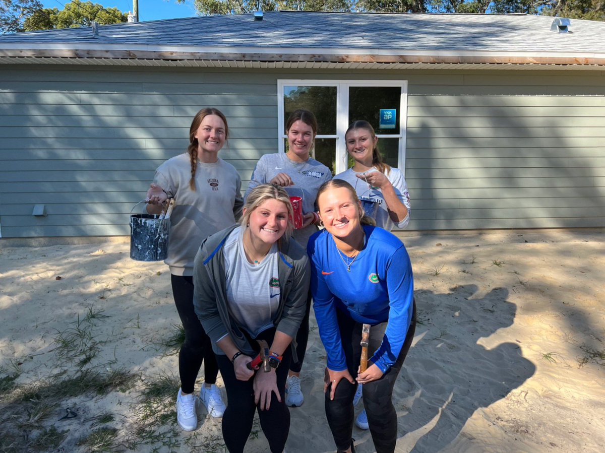 Love this organization!
Love what they do for our community!
And love that my <a href="/GatorsSB/">Gators Softball</a> teammates and I were able to be a part of it! You can too! Consider donating to <a href="/alachuahabitat/">Alachua Habitat</a> today to make a difference! 
alachuahabitat.org/donate-now
<a href="/Fl_Victorious/">Florida Victorious</a> #FVFoundation