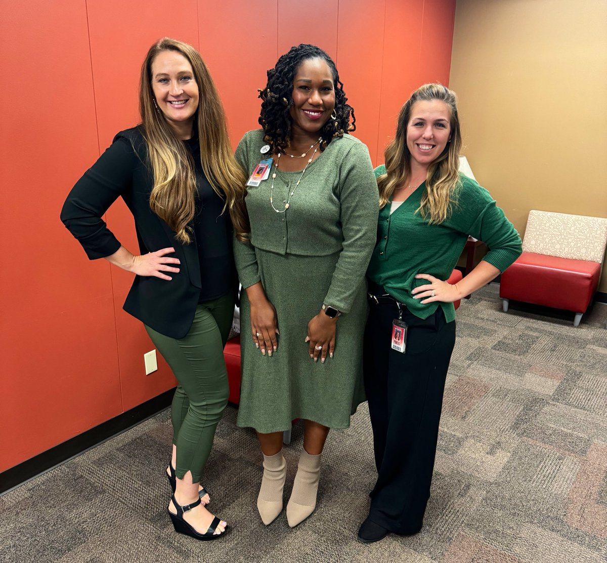 Accidentally twin-ing (triplet-ing?) as a team today!! 💚🖤Yes please!  @JJohnson0915 #twitterlessSarah @FBISD_MSD #familyphoto #bestteamever