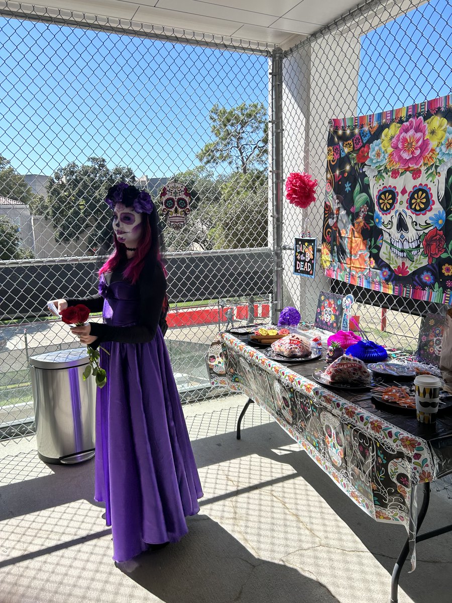 Thank you to everybody who came out to our Day of the Dead celebration and blew us away with their artistic and literary talents!