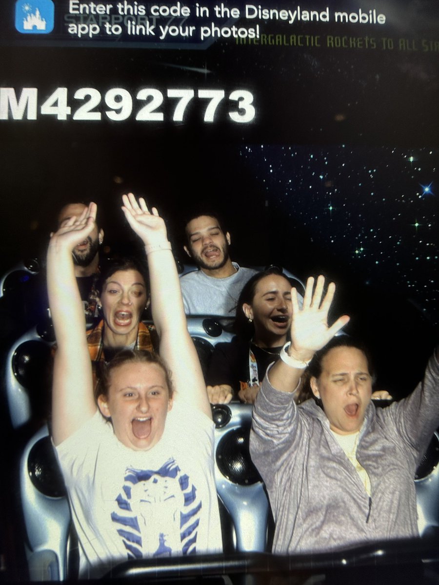 samwah13's tweet photo. Birthdays at Disney >>>> ✨✨ https://t.co/2RBg0jZuRI