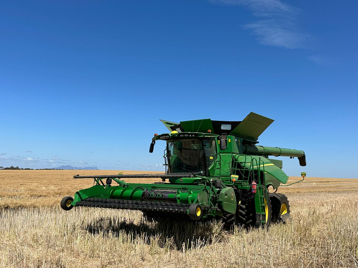 harvestaire_pty's tweet photo. Ongerup John Deere S790 x 2
Both fitted with Kondex Revolutions & 31/31 wire OEM concaves - windrowed Canola.

Have you got OEM #kondexrevolutions fitted? We're more than happy to help & provide advice.  
#kondexRevolutions are designed to run with #KX7 & wire concaves.