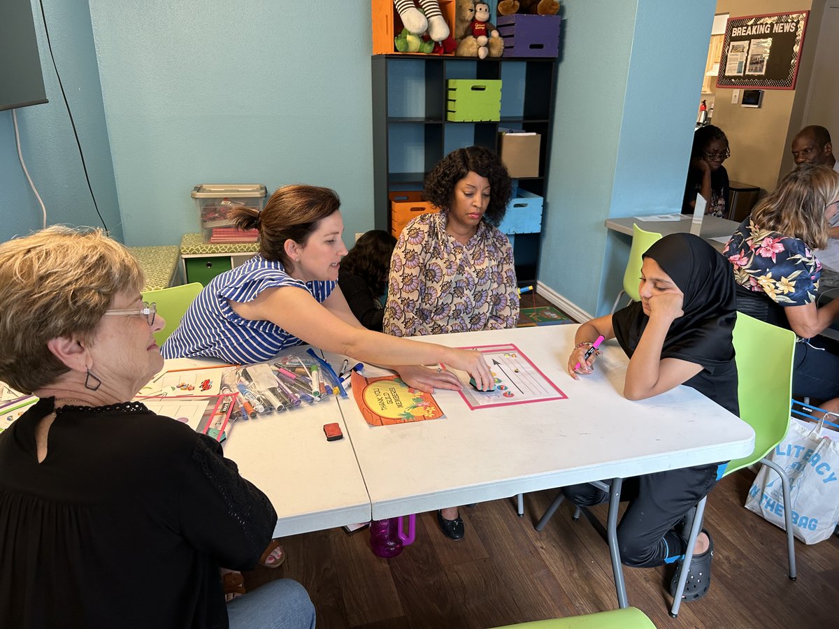 literacynowhtx's tweet photo. We enjoyed getting to meet parents and students at our Family Literacy Night at Belmont Apartments!
Thank you to everyone who came out to enjoy the event. We love hosting this annual event in this community where weβve served for 14 years!
#FamilyLiteracy #LiteracyEvent https://t.co/rWdPIVc4mE