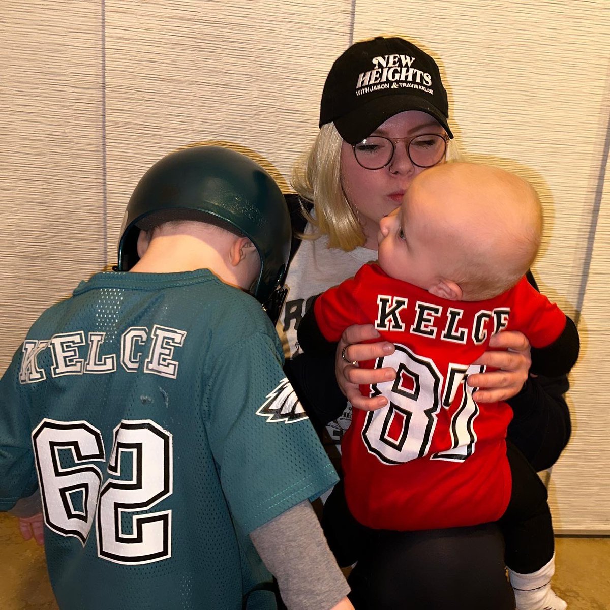 Briiuuss's tweet photo. The Kelce Family! https://t.co/n2R1KqUk8k