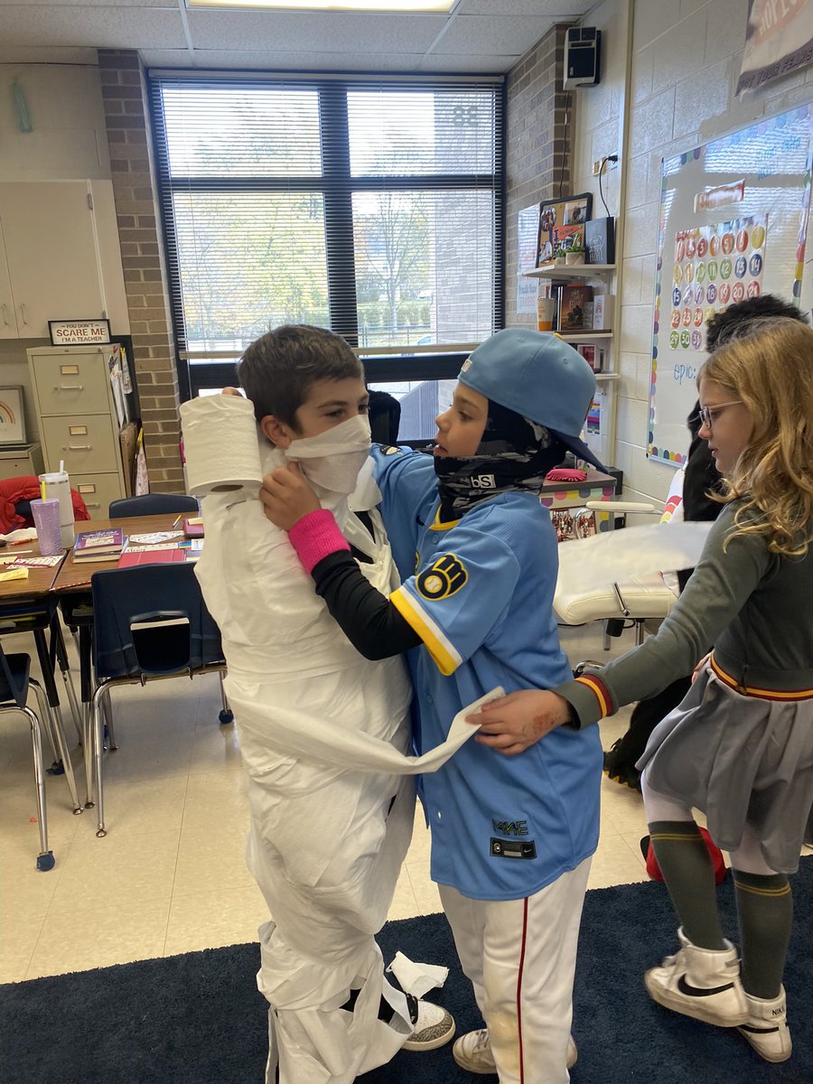 Ms. Snell tweet media